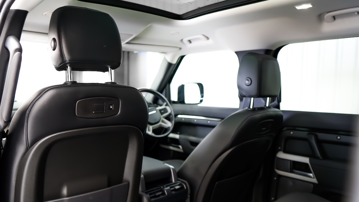 2022 Land Rover Defender Image 6